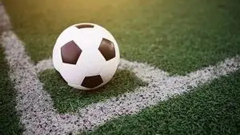 周华健65岁街头偶遇，蒜头鼻大肚腩，亲切合影不摆架子